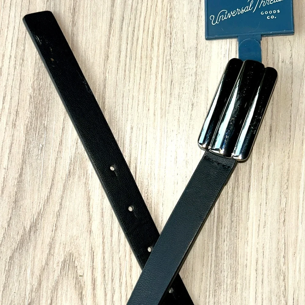 Universal Thread elegant black